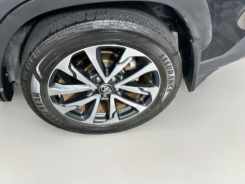 Used 2024 Toyota Corolla Cross XLE FWD image 11