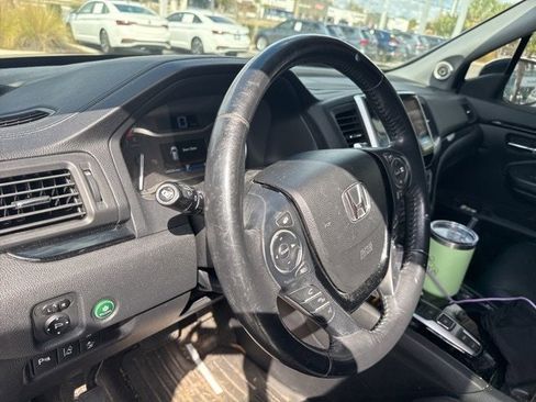 Used 2017 Honda Pilot Touring image 15