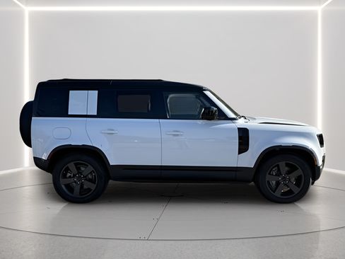 Used 2026 Land Rover Defender 110 S AWD/4WD image 5