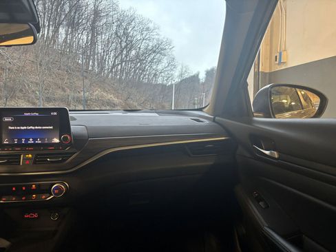 Used 2025 Nissan Altima 2.5 SV image 35