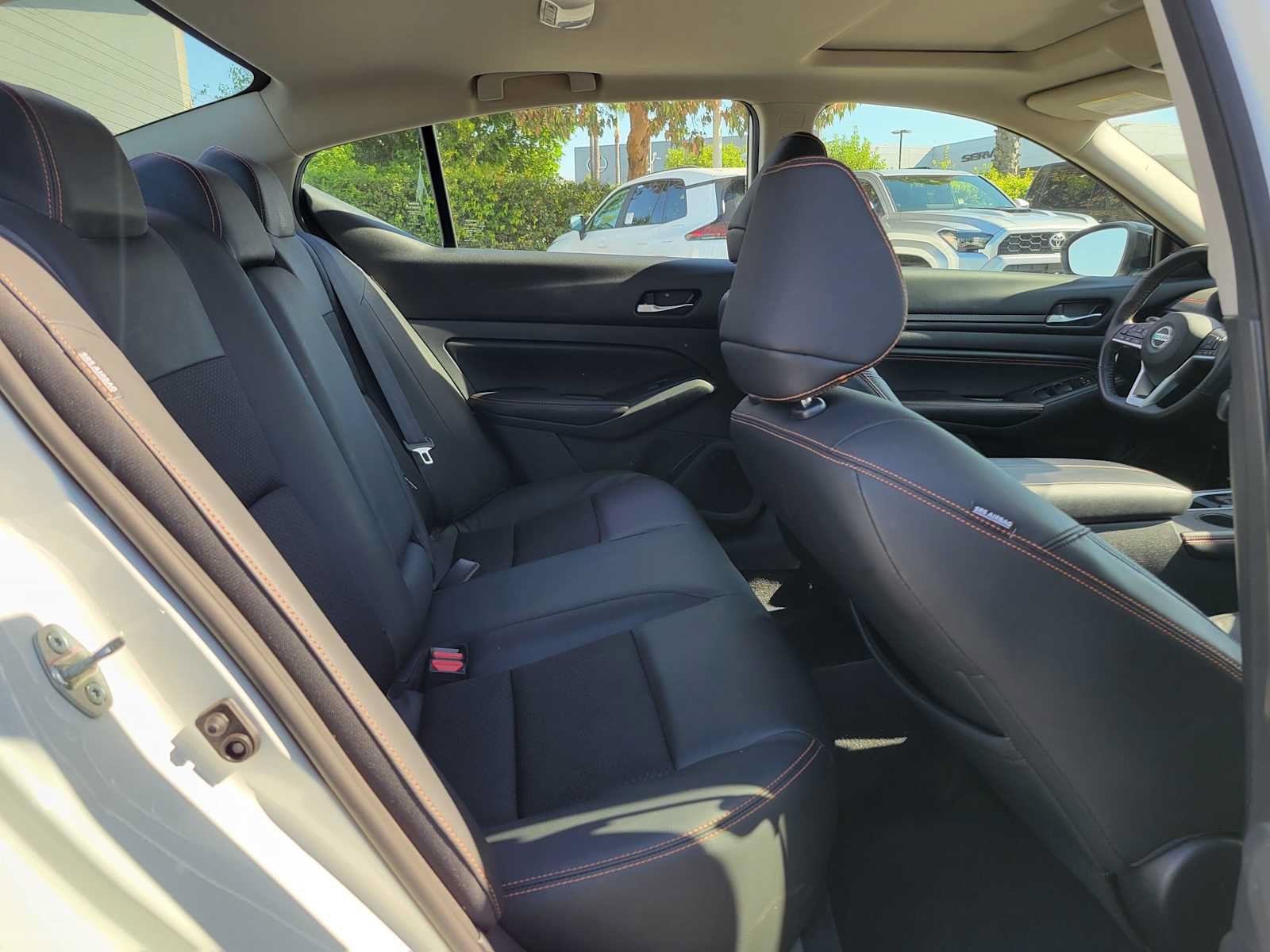 Used 2022 Nissan Altima 2.5 SR w/ Midnight Edition Package FWD image 12
