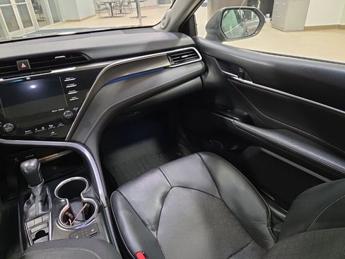 Used 2018 Toyota Camry XSE image 18