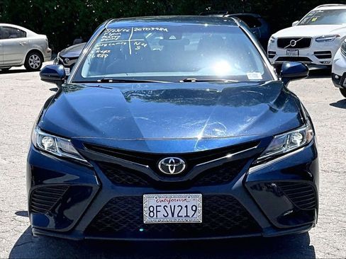 Used 2018 Toyota Camry SE FWD image 2