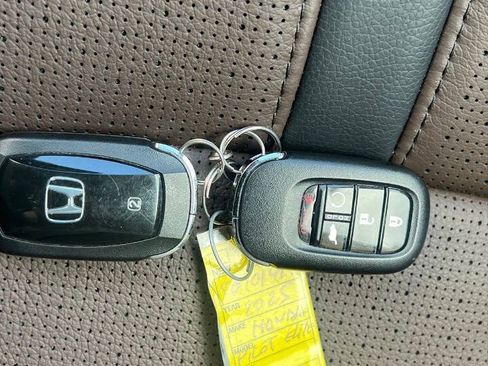 Used 2025 Honda Pilot Elite image 21