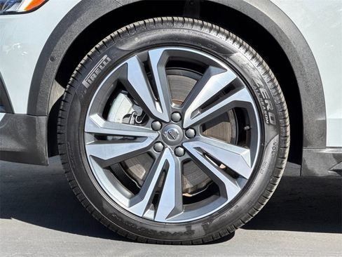Certified 2025 Volvo V60 B5 Cross Country Plus image 25