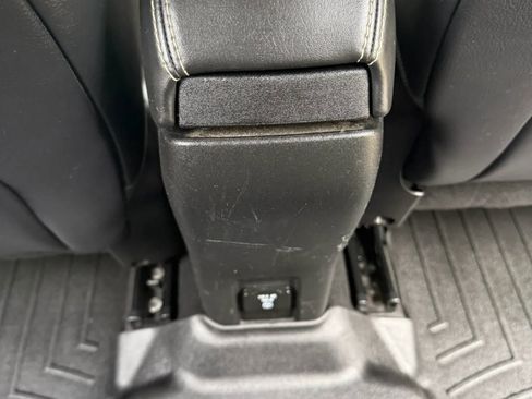 Used 2016 Jeep Renegade Limited image 25