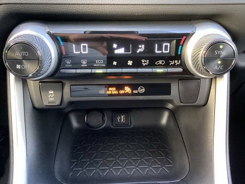 Used 2025 Toyota RAV4 XLE AWD/4WD image 18