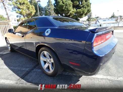 Used 2014 Dodge Challenger R/T RWD image 10