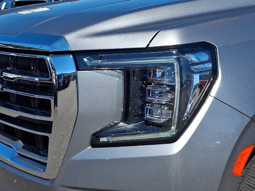 Used 2023 GMC Yukon XL SLT w/ SLT Premium Package AWD/4WD image 9