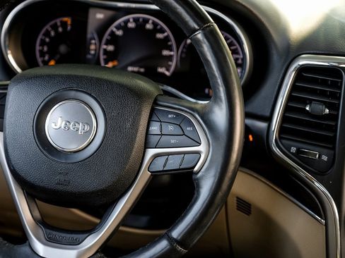 Used 2018 Jeep Grand Cherokee Limited image 28