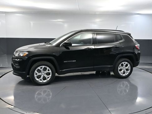 Used 2024 Jeep Compass Latitude w/ Convenience Group AWD/4WD image 12