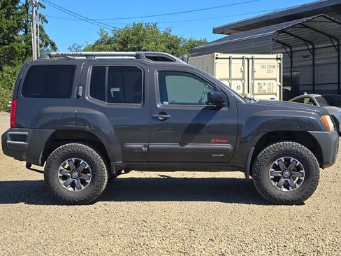 Used 2015 Nissan Xterra PRO-4X AWD/4WD image 4