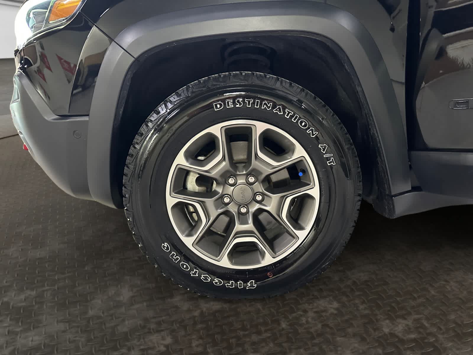 Used 2023 Jeep Cherokee Trailhawk AWD/4WD image 21