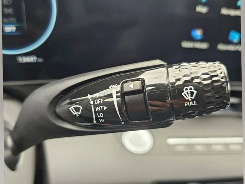 Used 2025 Hyundai Elantra SEL FWD image 16