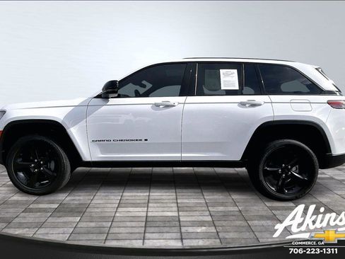 Used 2024 Jeep Grand Cherokee Altitude image 15