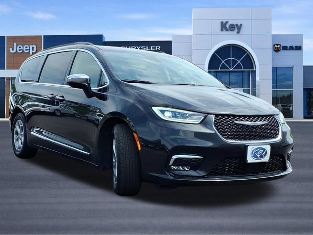 Used 2023 Chrysler Pacifica Limited FWD image 6