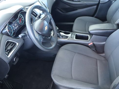 Used 2018 Chevrolet Cruze LT image 17