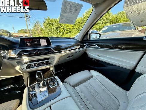 Used 2018 BMW 740i xDrive AWD/4WD image 15