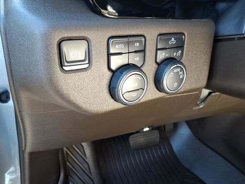 Used 2023 Chevrolet Silverado 1500 LT image 14