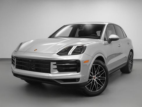 Used 2025 Porsche Cayenne image 1