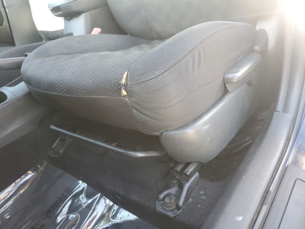 Used 2009 Pontiac Vibe w/ Preferred Package FWD image 19