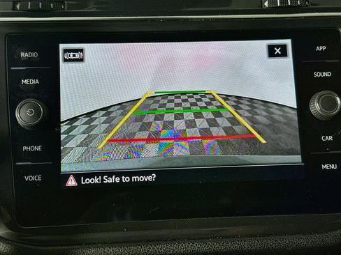 Used 2022 Volkswagen Tiguan SE R-Line FWD image 25