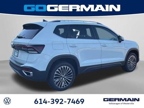 New 2026 Volkswagen Taos SE FWD image 9