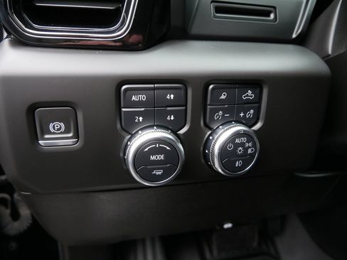 Used 2024 GMC Sierra 1500 AT4 AWD/4WD image 21