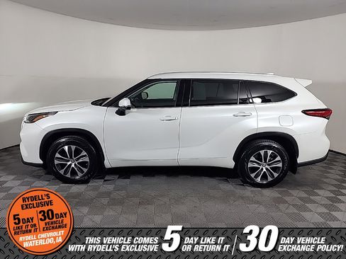 Used 2022 Toyota Highlander XLE image 6