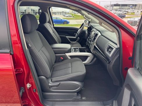 Used 2017 Nissan Titan SV image 13