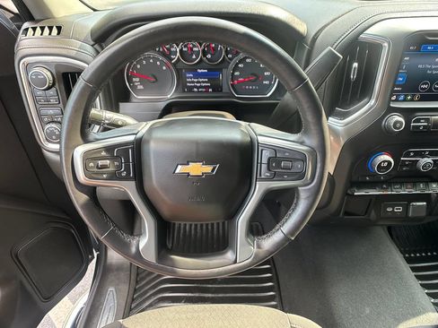 Used 2022 Chevrolet Silverado 1500 LT AWD/4WD image 12