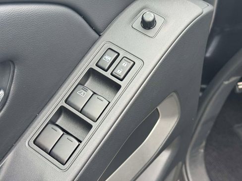 Used 2025 Nissan Frontier SV w/ SV Convenience Package image 16