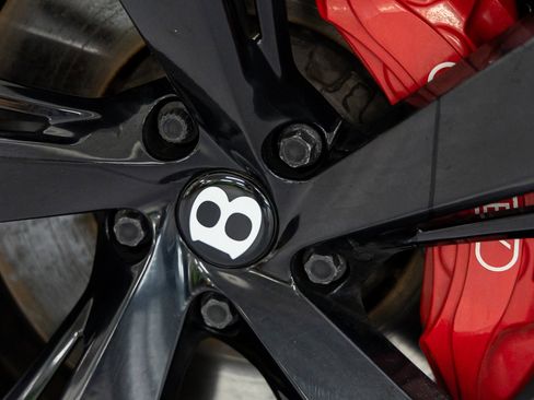 Used 2022 Bentley Bentayga AWD/4WD image 16