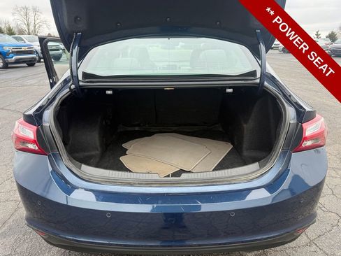 Used 2022 Chevrolet Malibu LT image 11