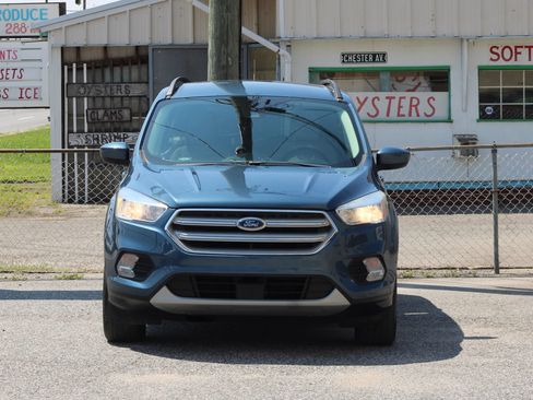 Used 2018 Ford Escape SE w/ Ford Safe & Smart Package AWD/4WD image 2