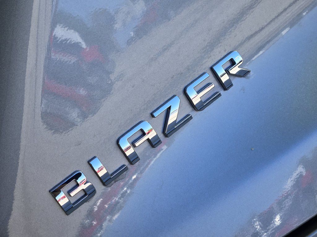 New 2026 Chevrolet Blazer LT w/ LPO, Black Grille Bar Package FWD image 13