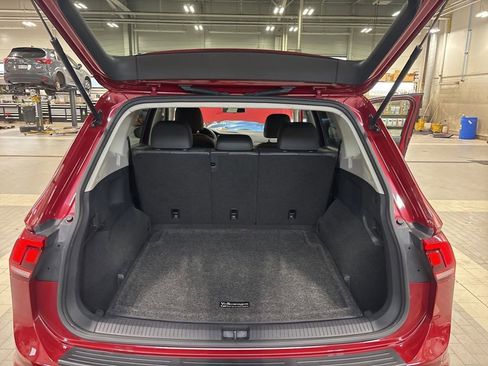 Used 2020 Volkswagen Tiguan SE image 18
