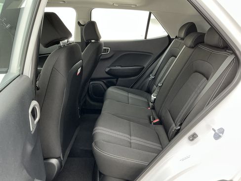 Used 2025 Hyundai Venue SEL image 19