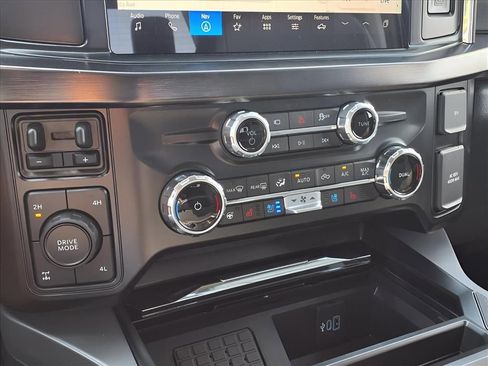 New 2026 Ford F250 Lariat w/ Black Appearance Package AWD/4WD image 8