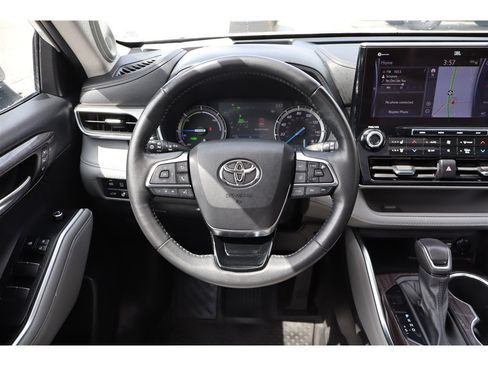 Used 2021 Toyota Highlander Platinum FWD image 30