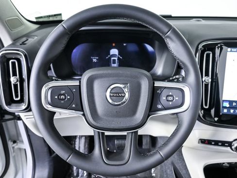 Certified 2025 Volvo XC40 B5 Plus w/ Protection Package Premier image 10