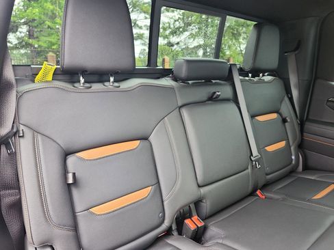Certified 2024 GMC Sierra 1500 AT4 w/ Technology Package AWD/4WD image 11