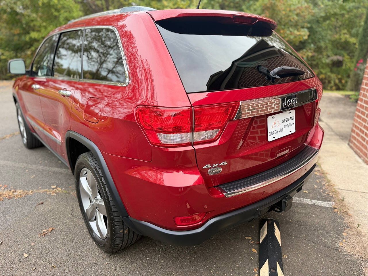 Used 2011 Jeep Grand Cherokee Overland AWD/4WD image 4