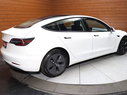 Used 2023 Tesla Model 3 Standard Range image 19