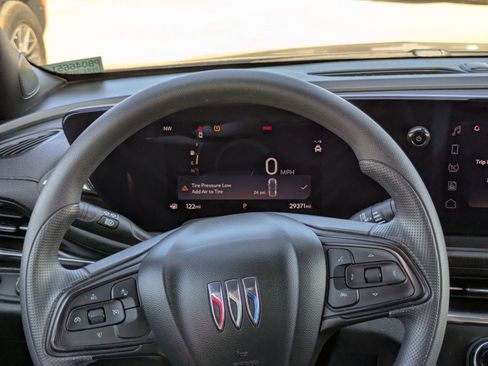 Used 2024 Buick Envista Preferred image 22