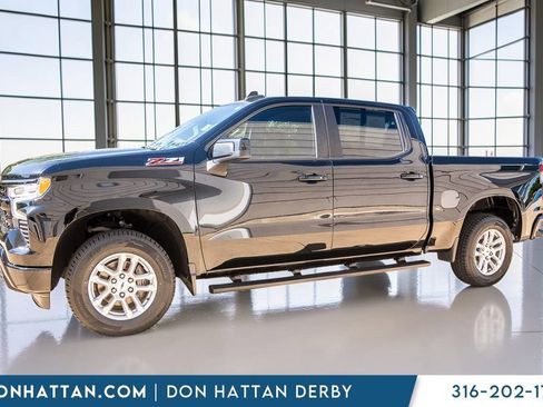 Used 2022 Chevrolet Silverado 1500 RST w/ Z71 Off-Road Package AWD/4WD image 2