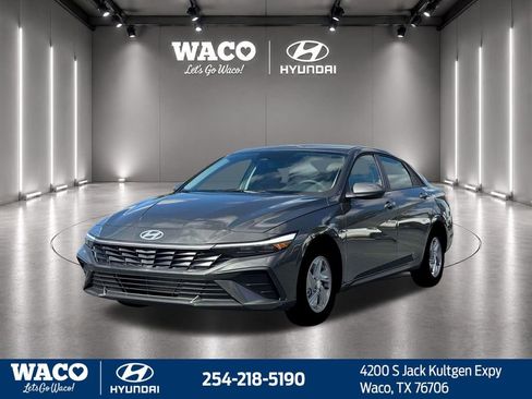 Used 2026 Hyundai Elantra SE FWD image 3