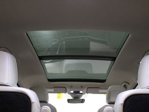 Used 2024 Volkswagen Atlas SEL Premium R-Line image 3