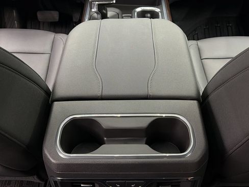 Used 2026 GMC Sierra 1500 SLT w/ SLT Convenience Package AWD/4WD image 38