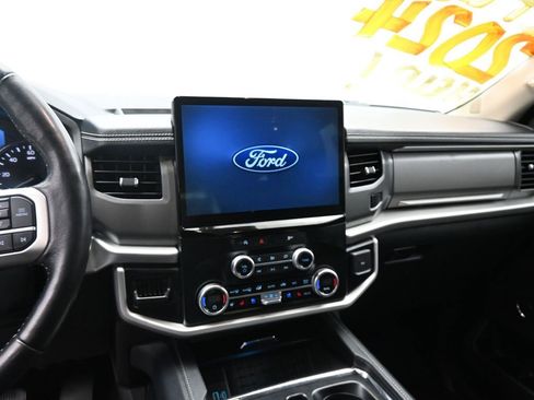 Used 2024 Ford Expedition XLT image 13